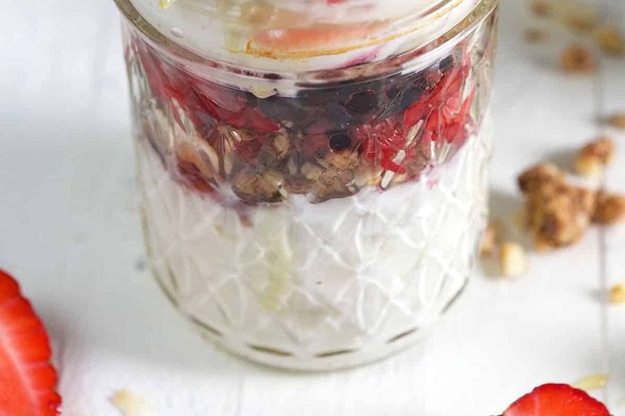 yogurt parfaits with berries
