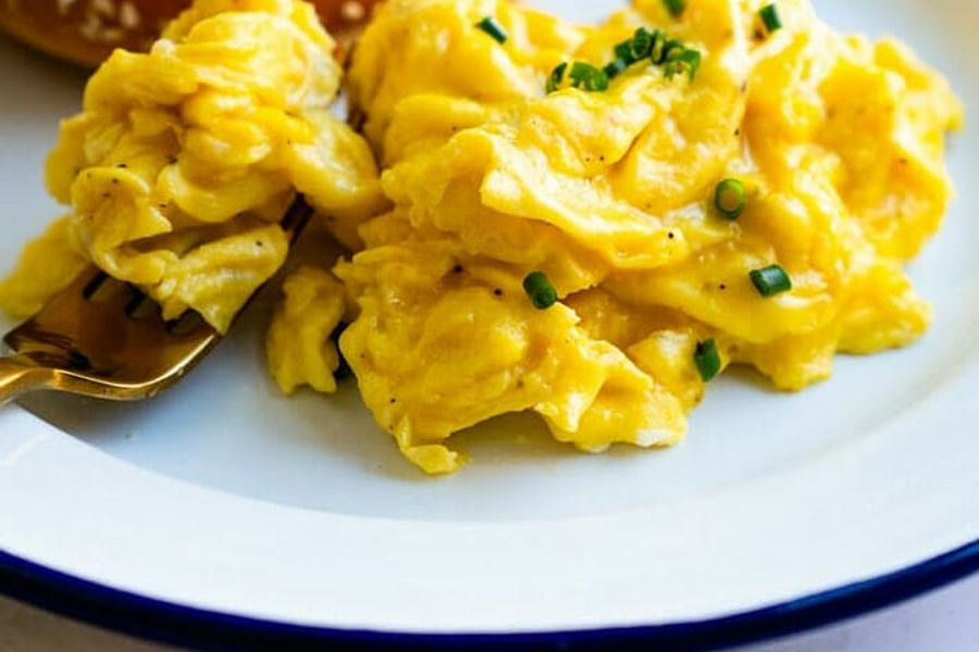 fluffy scrambled eggs